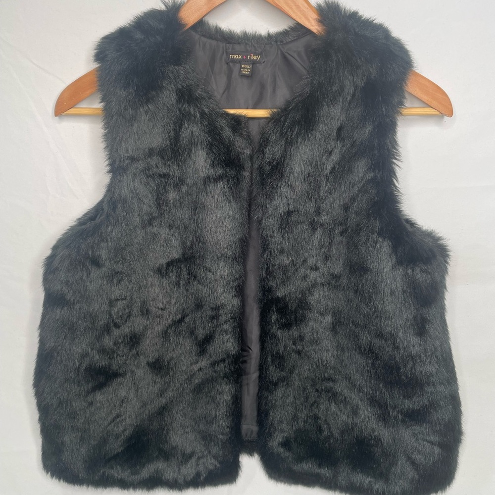 max + Riley black vest faux fur slightly used black color